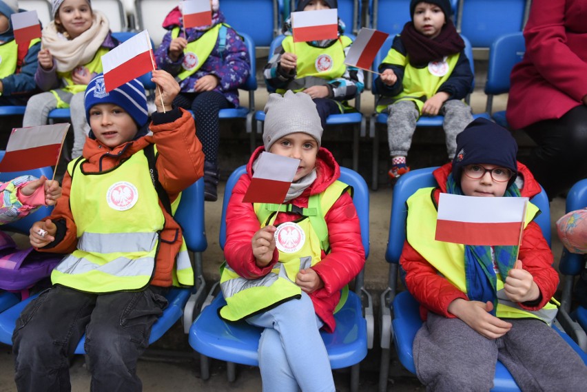 W piątek o godz. 11.11 stadion przy Bułgarskiej rozbrzmiał...