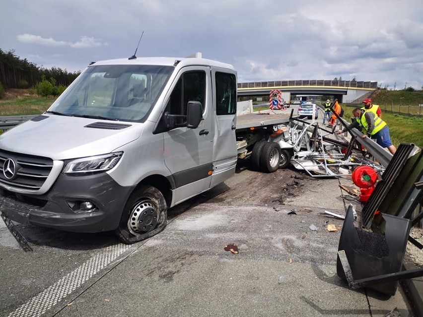 Do groźnego zderzenia doszło na 212 kilometrze trasy...