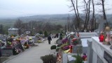 Piotrkowice. Kobieta zmarła na cmentarzu (wideo)
