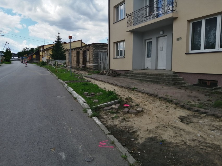 Na ulicy Rakowskiej w Iwaniskach powstanie nowy chodnik. Będzie bezpieczniej [WIDEO, ZDJĘCIA]  