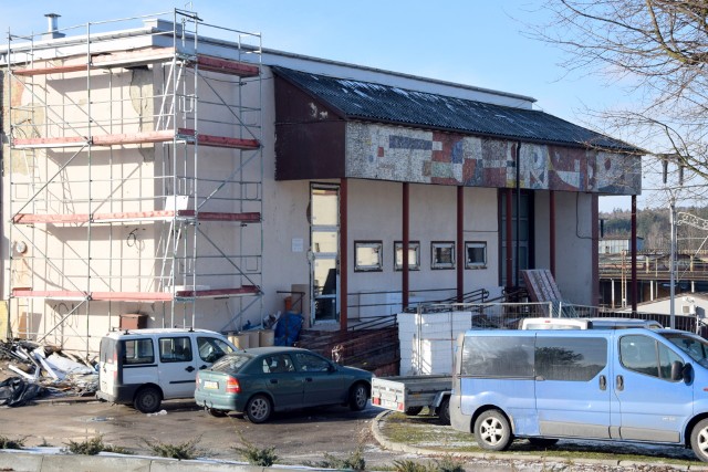 Trwa modernizacja Samorządowego Centrum Kultury w Sędziszowie. Co obecnie słychać na placu budowy?