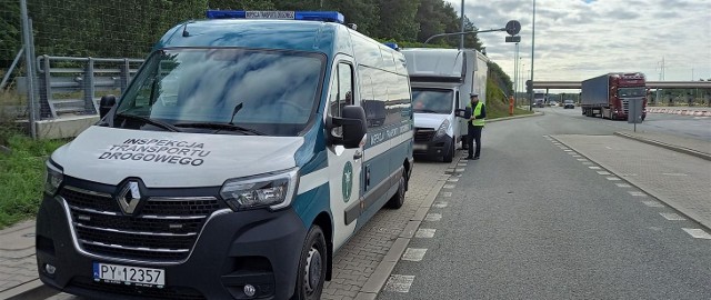 We wtorek na autostradzie A2 w pobliżu Konina patrol inspekcji Transportu Drogowego zatrzymał do kontroli samochód dostawczy.