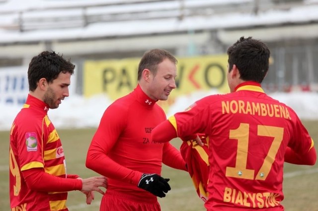 Po golu Tomasz Frankowski zaprezentował koszulkę z nazwiskami graczy, którzy asystowali przy jego 168 bramkach