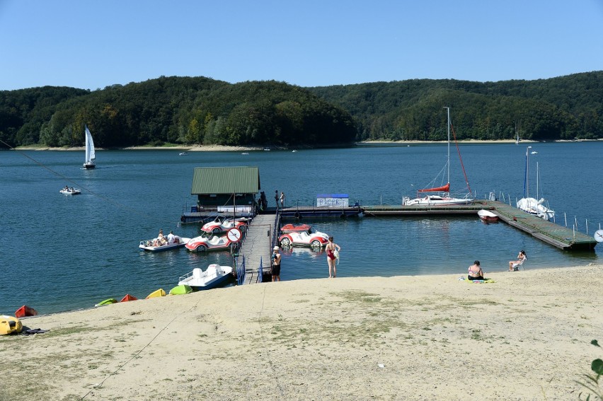 Tak Polańczyk żegnał dziś wakacje. Tłumy turystów na plaży [ZDJĘCIA]