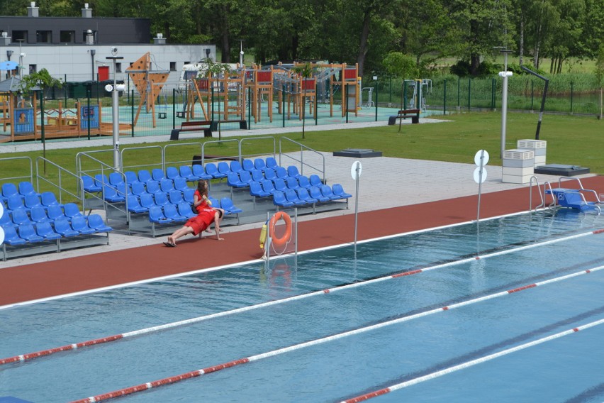 Rybnik: Basen Ruda już otwarty! W wodzie są pierwsi...