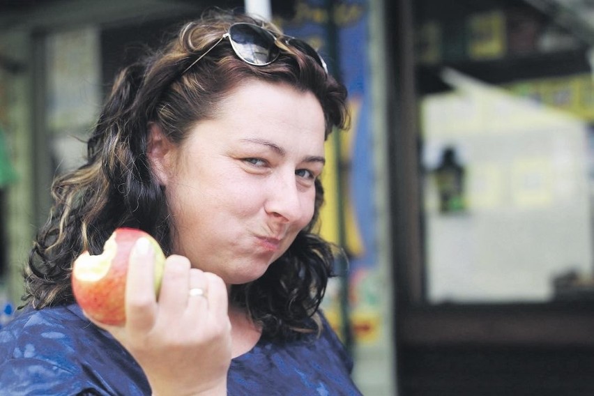 Internauci promują jedzenie polskich jabłek. Tak właśnie...