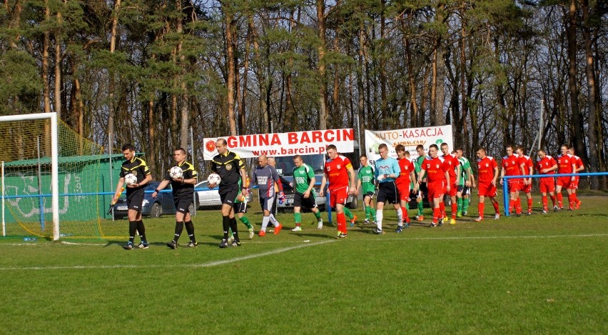 Kapral-Car Dąb Barcin - Sadownik Waganiec  5 : 1