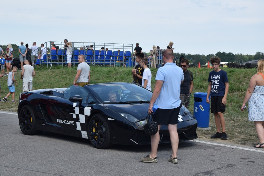 Devil-Cars w Białymstoku. Super auta znów na Torze Białystok. Chętnych na przejażdżkę było wielu [ZDJĘCIA]