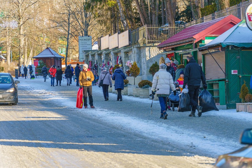 Turyście chętnie spędzają pierwsze dni ferii zimowych 2022 w...