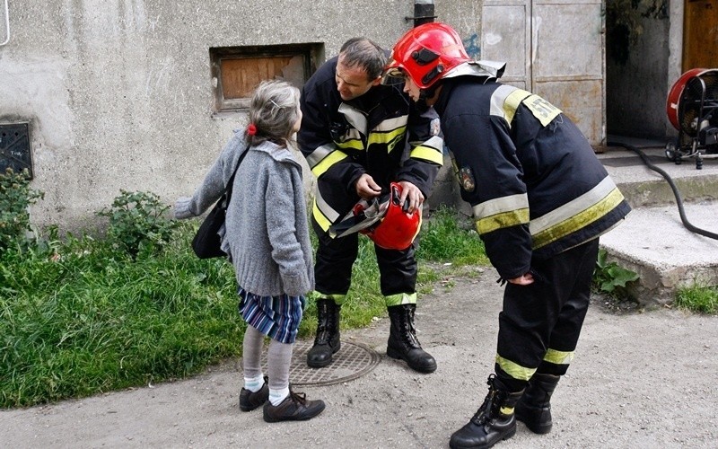 28.07.2011 Legnica.
Pożar mieszkania przy ulicy Batorego.