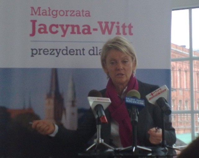Jacyna-Witt podczas prezentacji fragmentu swojego programu wyborczego.
