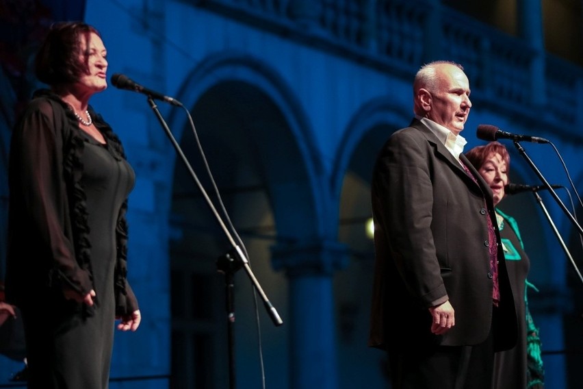 60-letnia Piwnica pod Baranami uczciła swój jubileusz występem na dziedzińcu Wawelu [ZDJĘCIA]