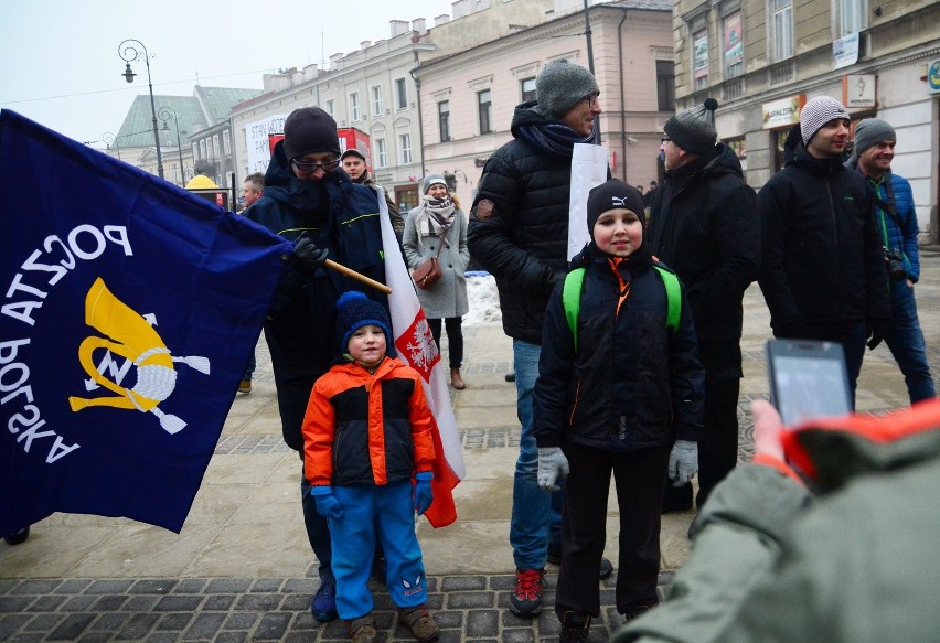 Protest pocztowców w Lublinie. Chcą podwyżki i lepszych warunków pracy (ZDJĘCIA, WIDEO)