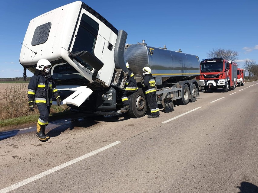 Pożar ciężarówki na trasie Brańsk - Świrydy. Ogień w komorze silnika (zdjęcia)