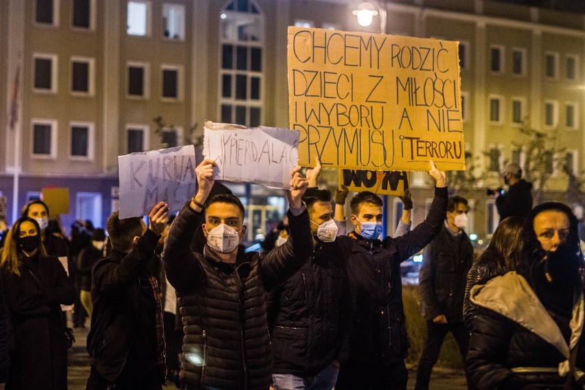 Protesty przeciwko zaostrzeniu prawa aborcyjnego trwają w...