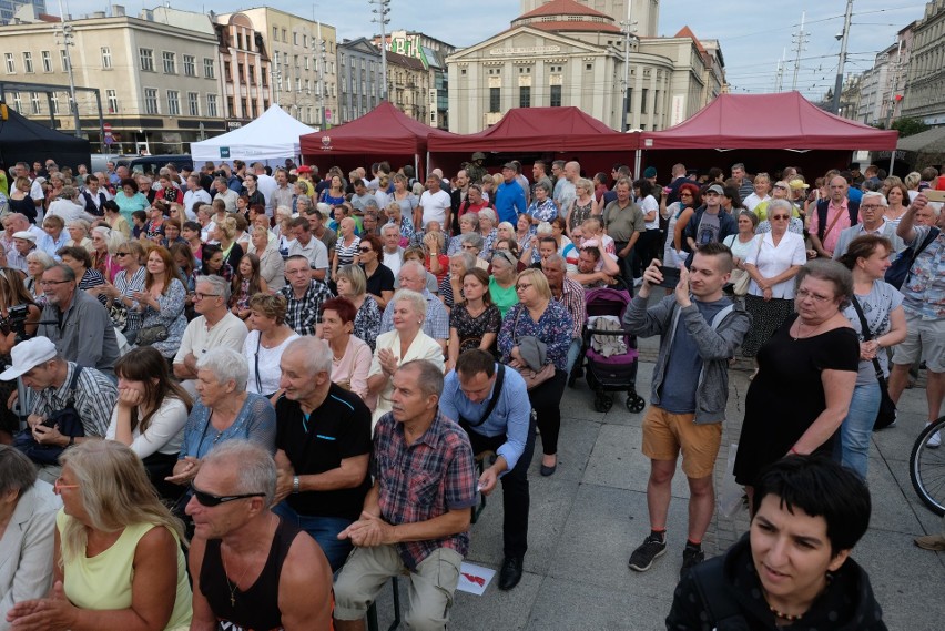 W środę 15 sierpnia na rynku w Katowicach o godzinie 18...