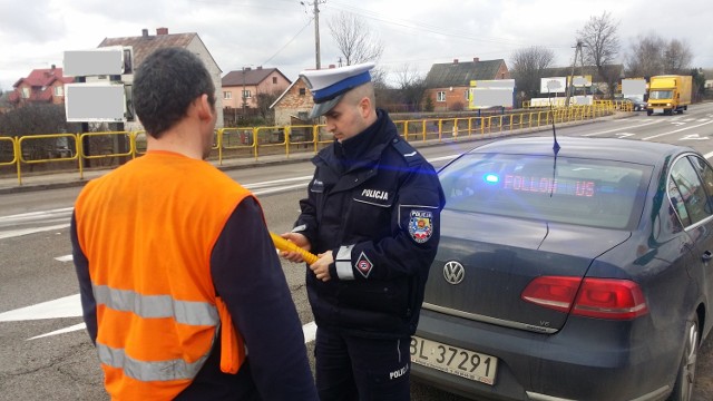 W ciągu pierwszego dnia prowadzonych działań policjanci ruchu drogowego z komend w Łomży, Kolnie i Grajewie skontrolowali łącznie 30 kierujących pojazdami.