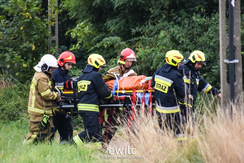 Pożar domu w Rychłocicach, ciężko ranną kobietę zabrał śmigłowiec LPR ZDJĘCIA