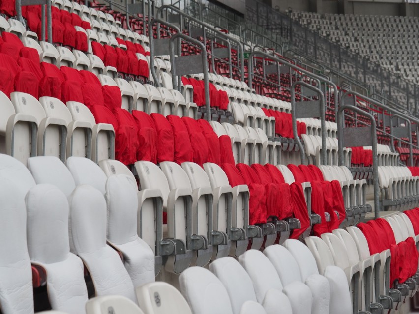 Przedderbowe "harce" ruszyły. Zniszczone siedziska na stadionie ŁKS - ZDJĘCIA