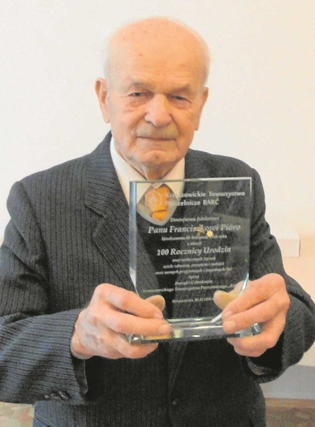 Stulatek Franciszek Pióro otrzymał tytuł Honorowego Pszczelarza