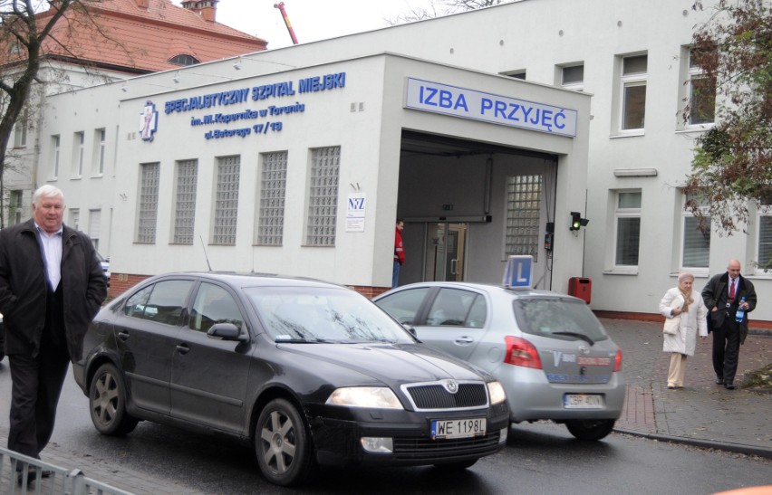 Rodziny zmarłych na Covid-19 pacjentów szpitala miejskiego w Toruniu zaskarżyły umorzenie śledztwa