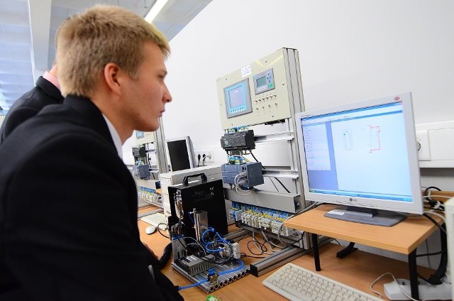 Poznańskie Centrum Edukacji Ustawicznej i Praktycznej ma nowe laboratoria do nauki mechatroniki i energetyki odnawialnej.