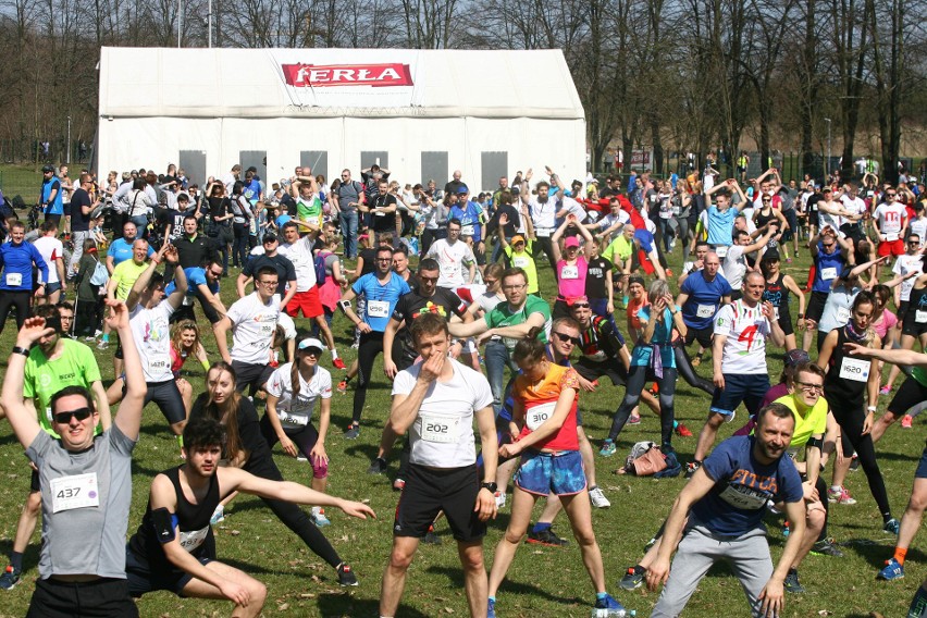 Biegli w niedzielę nad Zalewem Zemborzyckiem. To ostatni bieg z cyklu "Cztery Dychy do Maratonu" [DUŻO ZDJĘĆ]