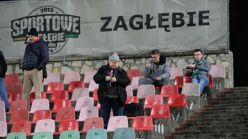 24.11.2021 r. Kibice na meczu Zagłębie Sosnowiec - Chrobry...
