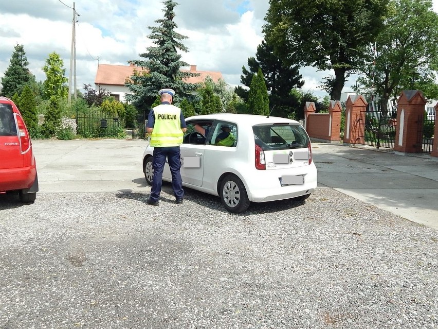 Blisko 300 skontrolowanych kierowców - policjanci sprawdzali, kto jeździł  pijany po drogach powiatu