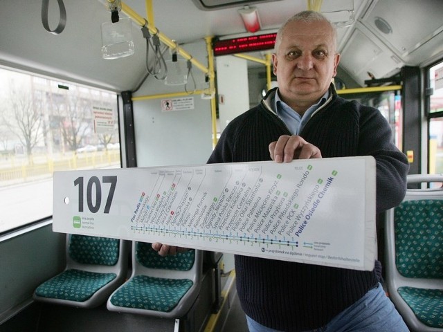 &#8211; Tablice są wyraźne myślę, że spodobają się pasażerom &#8211; mówi pan Jan, kierowca autobusu linii 107.
