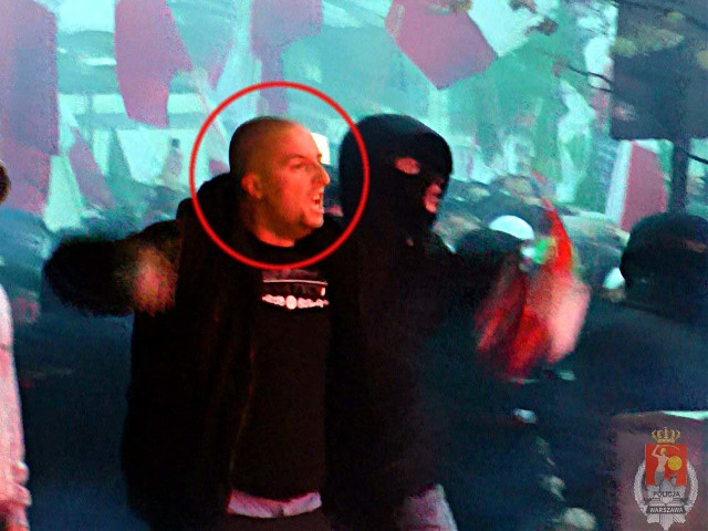 Zamieszki podczas Święta Niepodległości. Policja szuka prowodyrów (zdjęcia)
