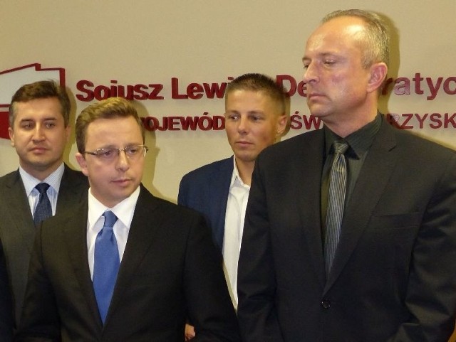 Dariusz Joński popierał w piątek kandydatów Sojuszu Lewicy Demokratycznej. Między innymi kandydata na prezydenta Kielc, Krzysztofa Adamczyka (z prawej).