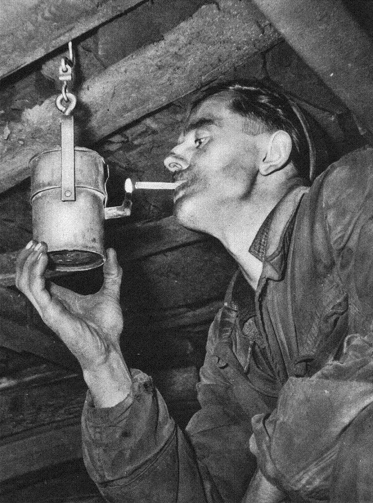 Jak wyglądała praca górnika kilkadziesiąt lat temu? Zobaczcie archiwalne zdjęcia