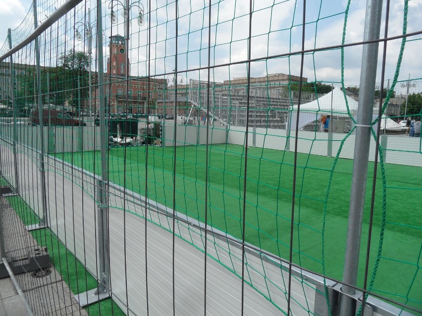 Budują strefę kibica Euro 2016 w Częstochowie [ZDJĘCIA]