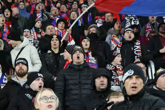 Kibice Rakowa głośno dopingowali zespół z Częstochowy na stadionie w Sosnowcu  Zobacz kolejne zdjęcia. Przesuwaj zdjęcia w prawo - naciśnij strzałkę lub przycisk NASTĘPNE