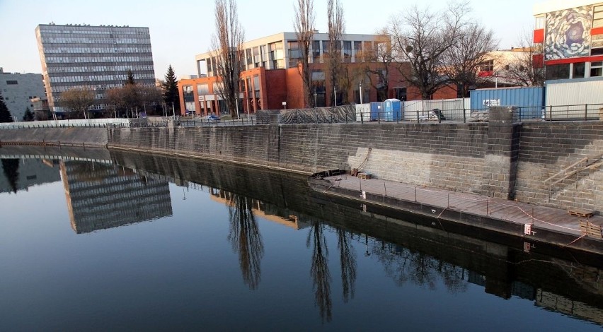 Bulwary nad Odrą będą jak nowe. Trwa przebudowa (ZDJĘCIA, WIZUALIZACJE)