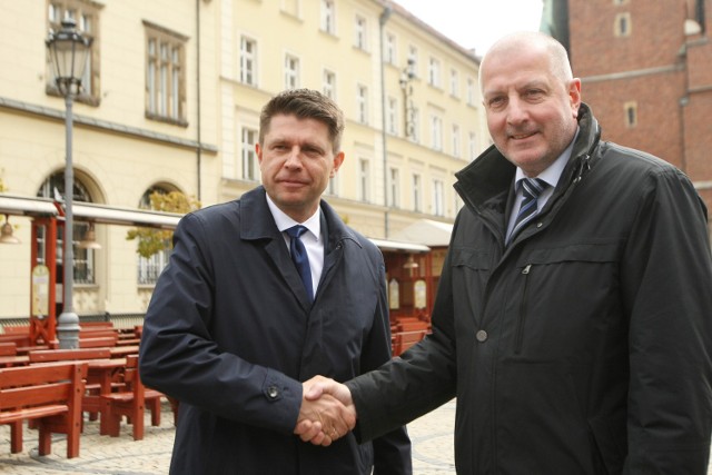 W kwietniu Rafał Dutkiewicz i Ryszard Petru ogłosili utworzenie koalicji w radzie miejskiej. W lipcu Petru ogłosił, że jego partia będzie miała wiceprezydenta