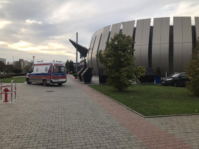 Do niebezpiecznego zdarzenia doszło na parkingu przy Centrum Handlowym w Czyżynach.