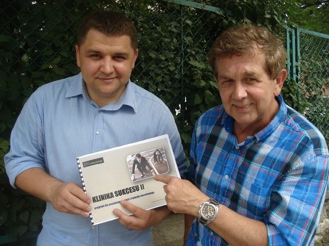 - Liczymy, że dzięki temu programowi wielu bezrobotnych  znajdzie pracę &#8211; mówią Włodzimierz Wolski (z prawej) i Robert Kazimierski.