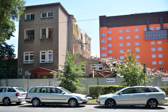 Prace przy rozbiórce pawilonu łóżkowego w starej części COZL dobiegają już końca