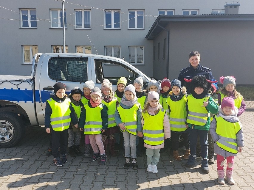 Dzieci z przedszkola w Lipsku odwiedziły komendę policji. Uczyły się zasad bezpieczeństwa i poznały pracę policjantów