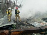 Spłonął garaż blaszany z wyposażeniem w gminie Postomino. Zdjęcia