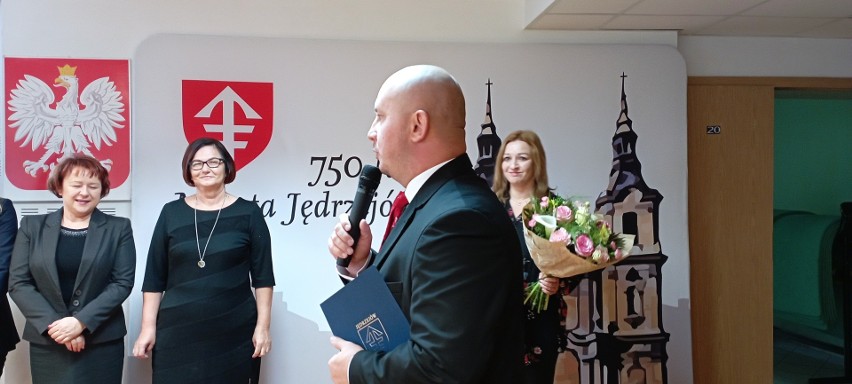 Rozstrzygnięto pięć konkursów na stanowiska dyrektorów przedszkoli i szkół w gminie Jędrzejów