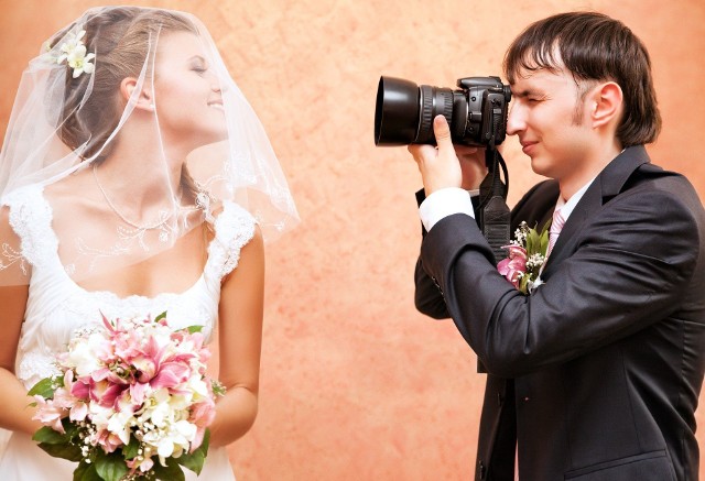 Doświadczony fotograf będzie wiedział, w jakim momencie i gdzie skierować obiektyw aparatu, by zdjęcie było interesujące. Nie tylko umiejętność obsługi sprzętu ma znaczenie, liczą się intuicja, kreatywność i wyobraźnia