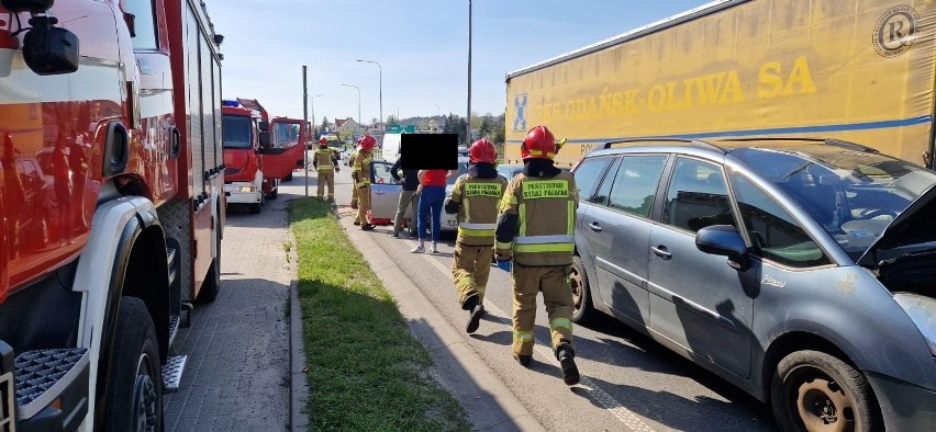 Zderzenie czterech aut na ul. Paderewskiego w Grudziądzu