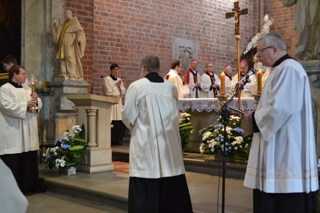 Biskup Jan Wieczorek świętował w sanktuarium w Rudach swoje 80 urodziny [ZDJĘCIA]