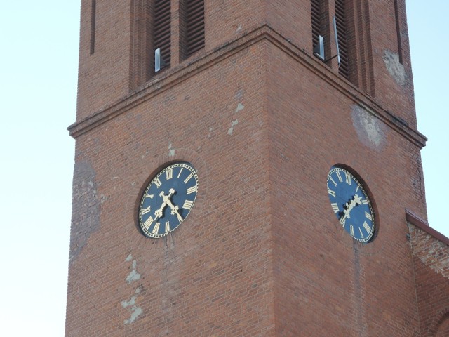 Wieża kościoła w Tuchomiu.