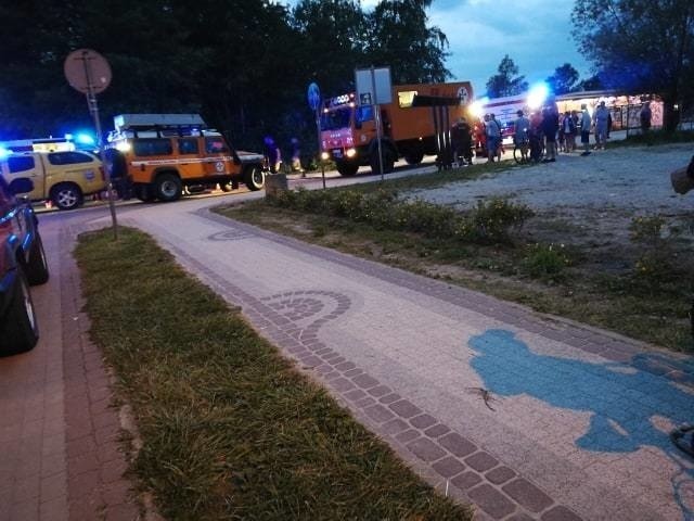 Tragiczny wypadek w Kołobrzegu. Spadochroniarze wpadli do Bałtyku. Dwie osoby nie żyją. Kobiety miały 29 i 33 lata (6.08.2019)