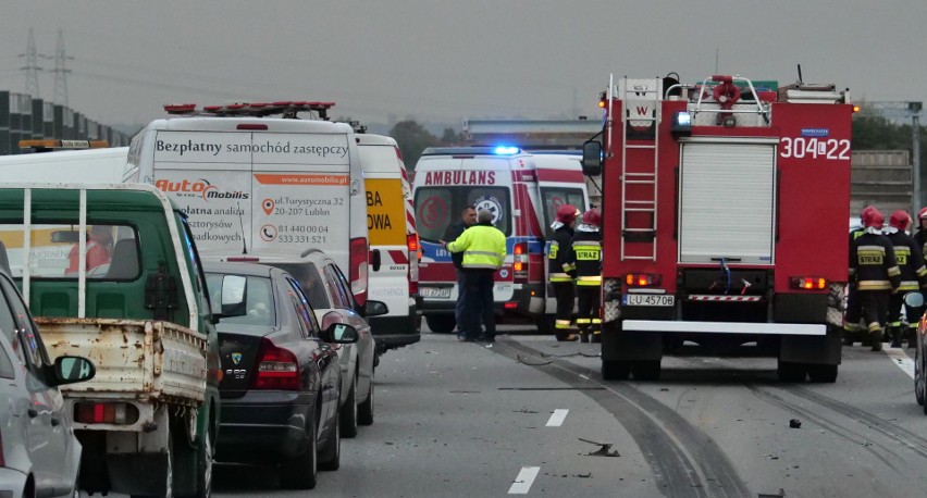 Wypadek na obwodnicy Lublina. Zderzenie ciężarówki i samochodu osobowego. Jedna osoba zginęła                                 