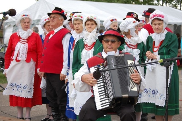 Na scenie nakielskiego amfiteatru wystąpi w niedzielę m.in. Zespół "Sadkowianie" z Sadek.